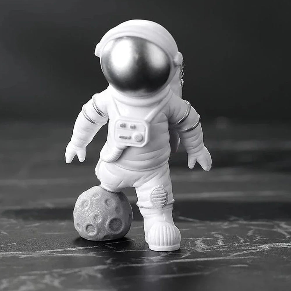 4 pcs Astronaut Figure Statue Figurine Spaceman Sculpture Educational Toy Desktop Home Decoration Astronaut Model